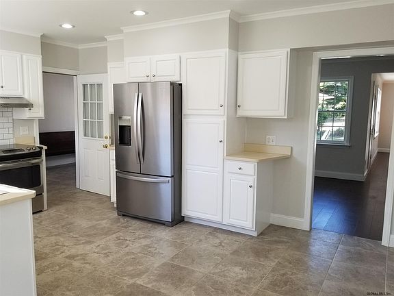 4th image of 1 Hughes Ct