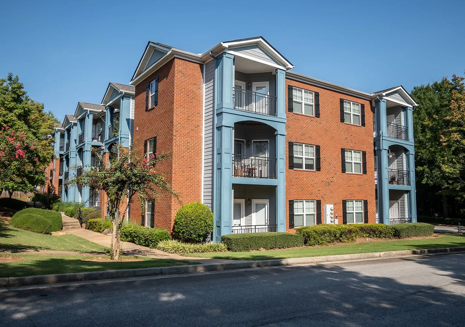 Berkshire Commons B2 - Available Now! — Photo 4