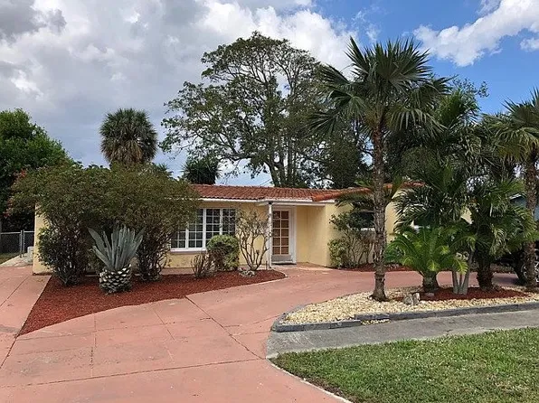 915 SW 7th St, Boca Raton, FL 33486
