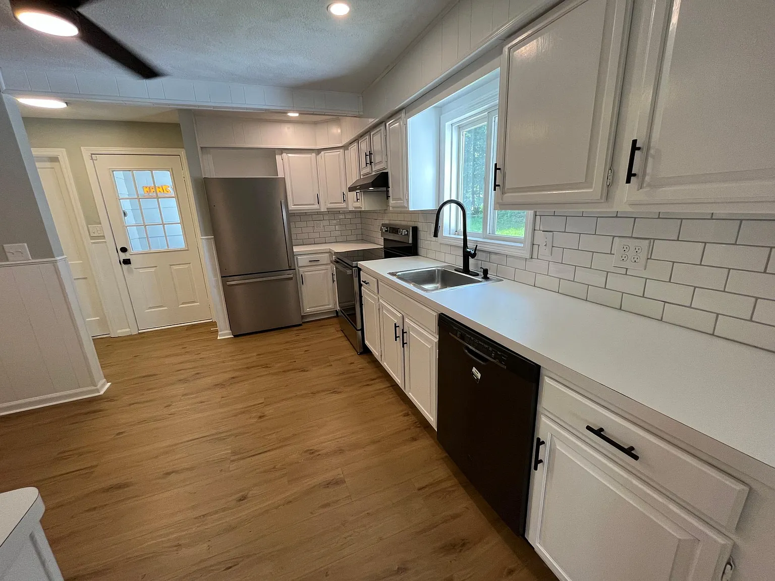 4 bed, 2160 sqft, $4,995 — Photo 4