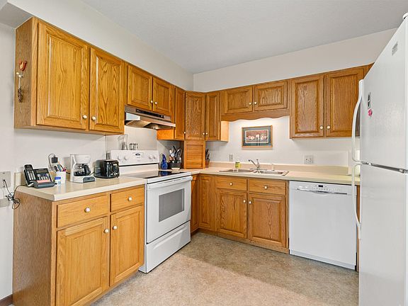 5th image of 121 E Oneil Dr