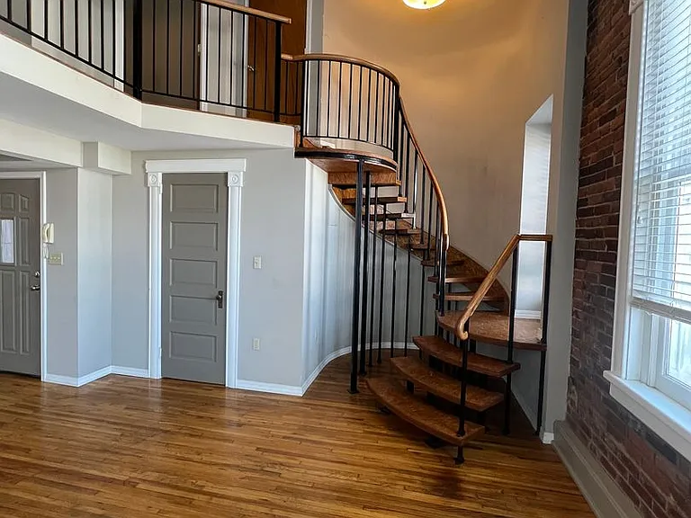 313 Park Central E #303 — Photo 2