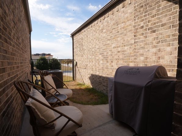 6504 Bold Ruler Ln, North Richland Hills, TX 76180