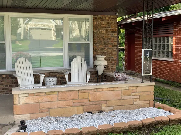 4532 Pershing Ave, Downers Grove, IL 60515