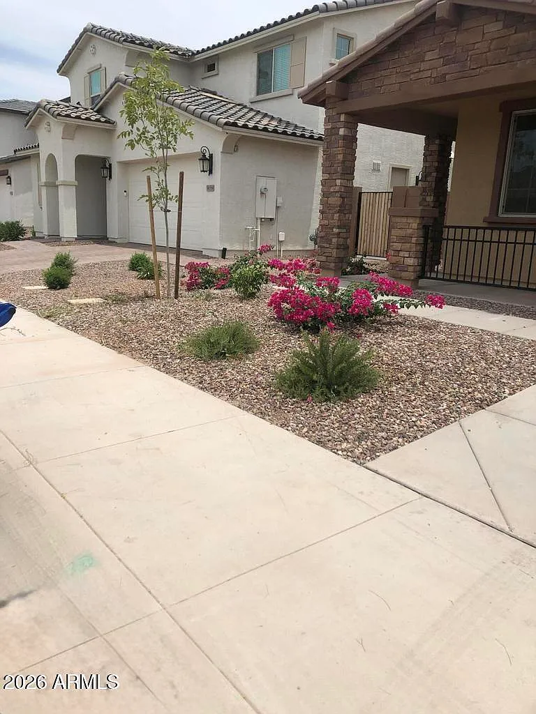 5 bed, 3.0 bath, 3068 sqft, $3,200 — Photo 1