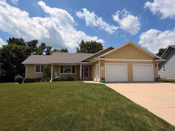 1108 Denver Pl SE, Orange City, IA 51041
