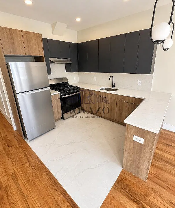 792 Broadway #203