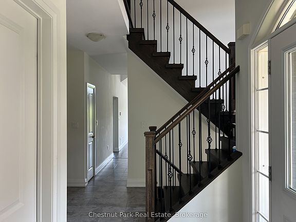 5th image of 82 Kari Cres