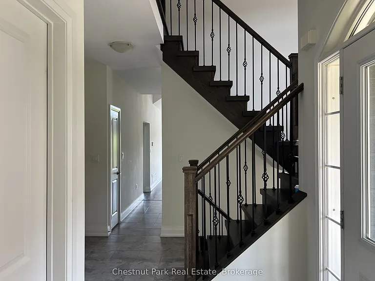 82 Kari Cres — Photo 5