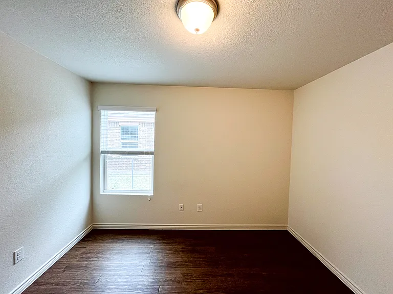 1515 Justin Loop #B — Photo 31