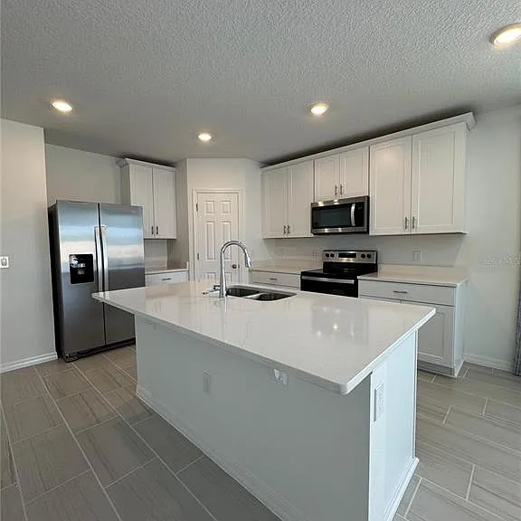 3521 Yarian Dr — Photo 2