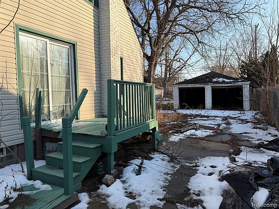 3rd image of 16092 Manning St