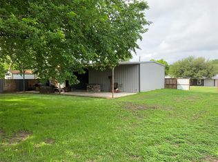 Caldwell St, Lexington, TX 78947