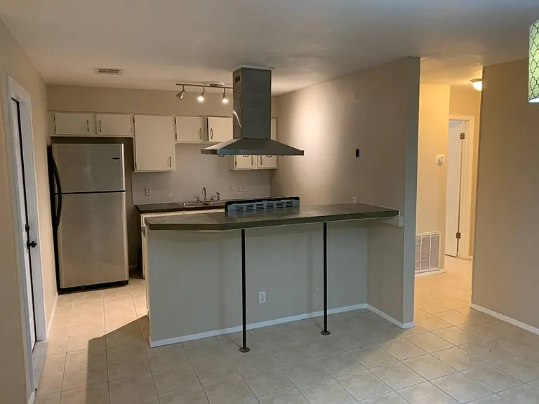 10604 Topperwein Dr — Photo 4