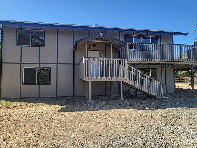 1688 NE Lynda Ln — Photo 3