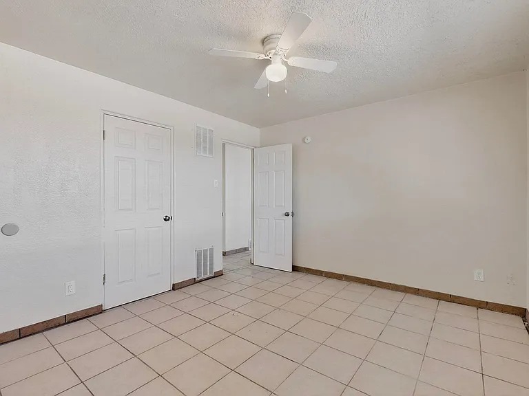 536 Cardenas Dr SE — Photo 45