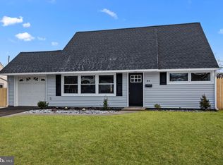 84 Pumpkin Hill Rd, Levittown, PA 19056