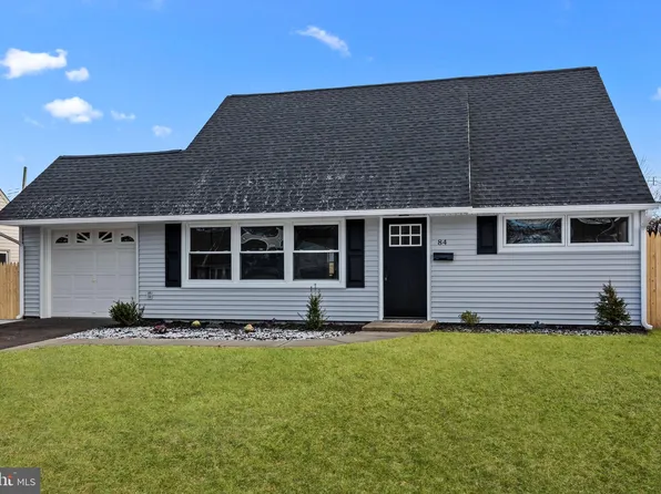 84 Pumpkin Hill Rd, Levittown, PA 19056