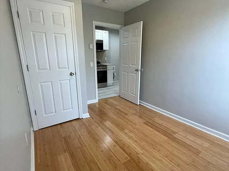 920 Whalley Ave — Photo 5