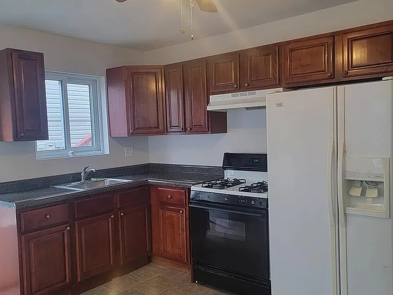 76 Radford St #1 — Photo 10