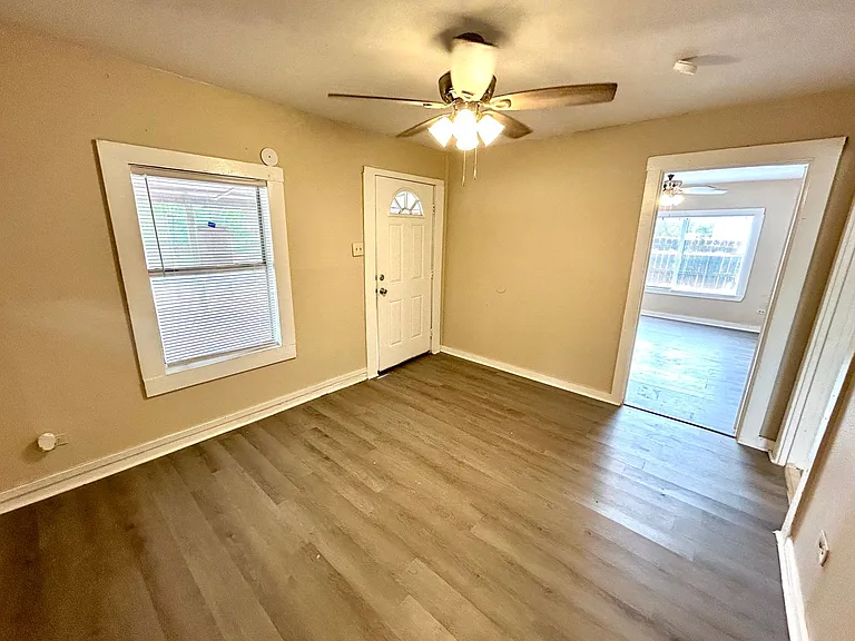 729 Burmeister St — Photo 4