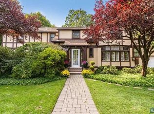 35 Depeyster Ave, Tenafly, NJ 07670