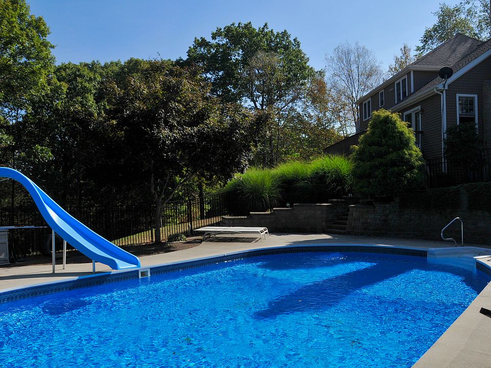 2nd image of 26 Hubbell Ln