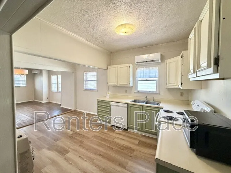 3 bed, 2.0 bath, 1068 sqft, $1,295 — Photo 4