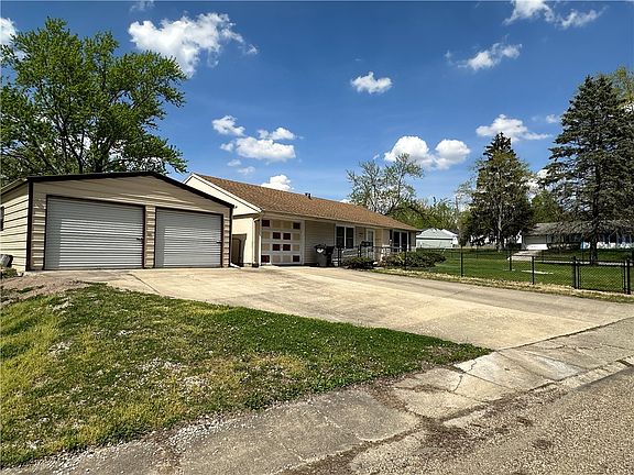 4th image of 807 Hillside Dr