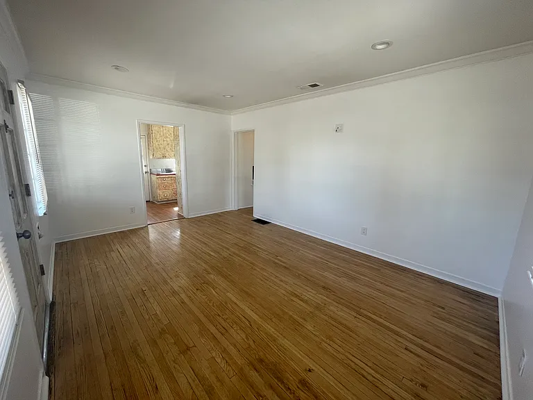 5959 Troost Ave — Photo 2