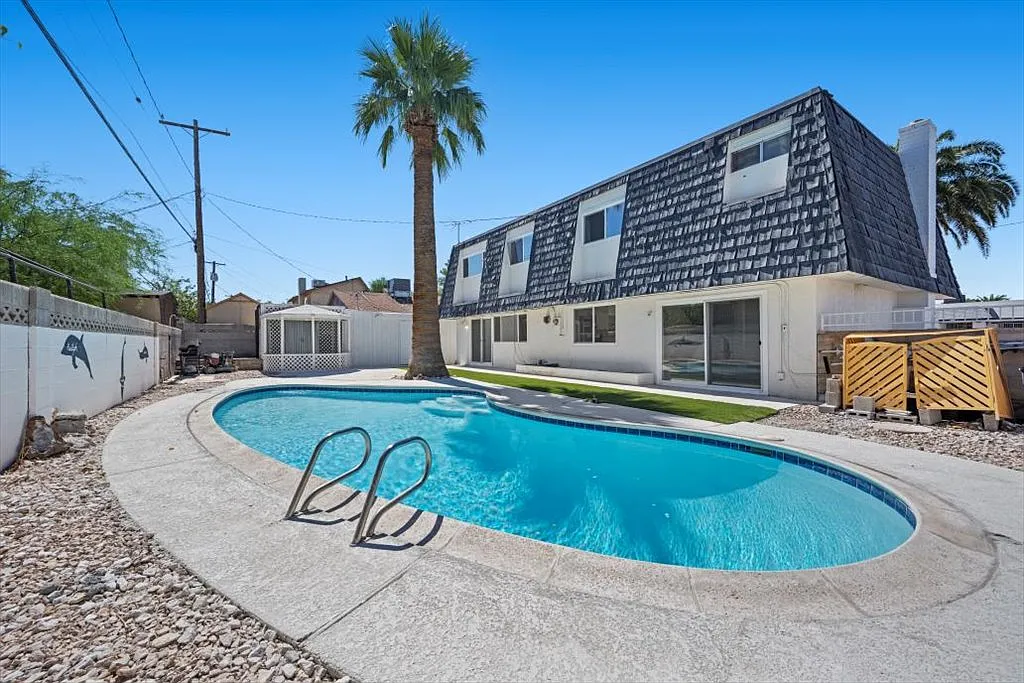 5 bed, 2426 sqft, $3,200 — Photo 1
