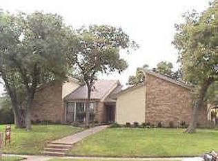 804 Saddlebrook Dr N, Bedford, TX 76021