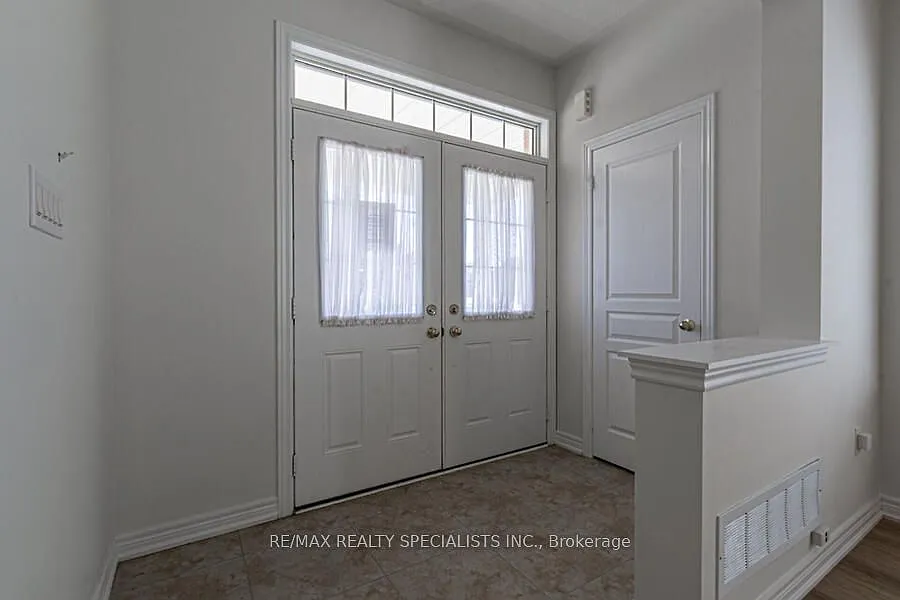 4 bed, $3,600 — Photo 3