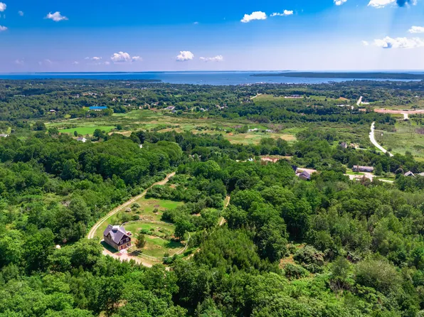 1 Valley Air Way, Rockland, ME 04841