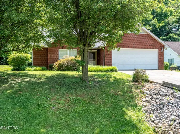 1032 Willow Creek Cir, Maryville, TN 37804