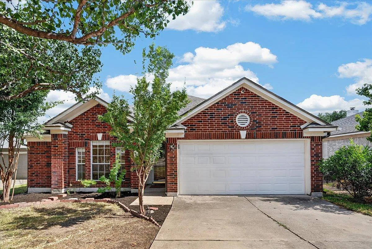 3 bed, 2.0 bath, 1666 sqft, $2,200 — Photo 1