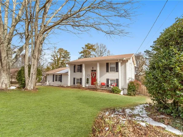 106 Winchester Dr, Carrollton, GA 30117