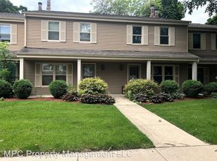 2013 Woodburn Rd, Waukesha, WI 53188