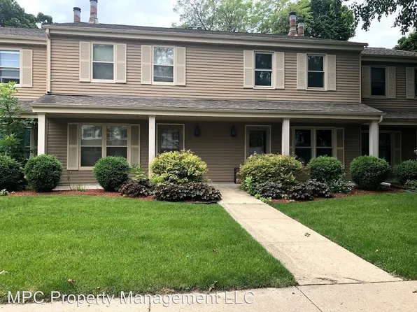 2013 Woodburn Rd, Waukesha, WI 53188