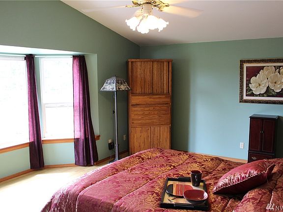 4th image of 4933 N Island Dr E