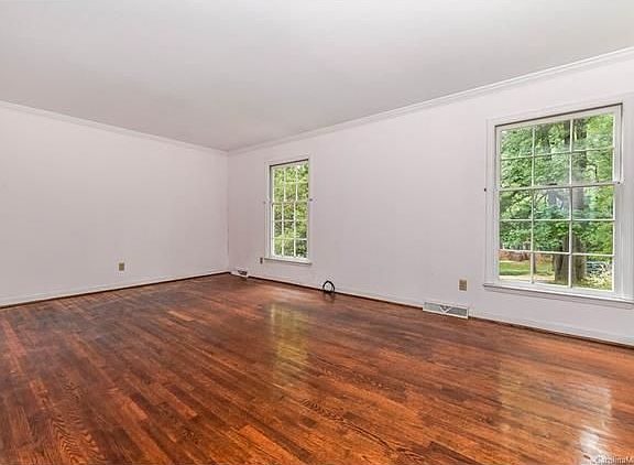 4th image of 6129 Carriagehouse Ln