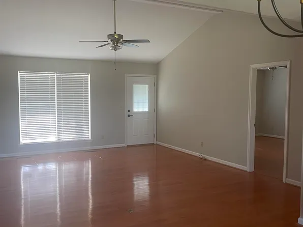 286 Stilwell Dr, Union Grove, AL 35175