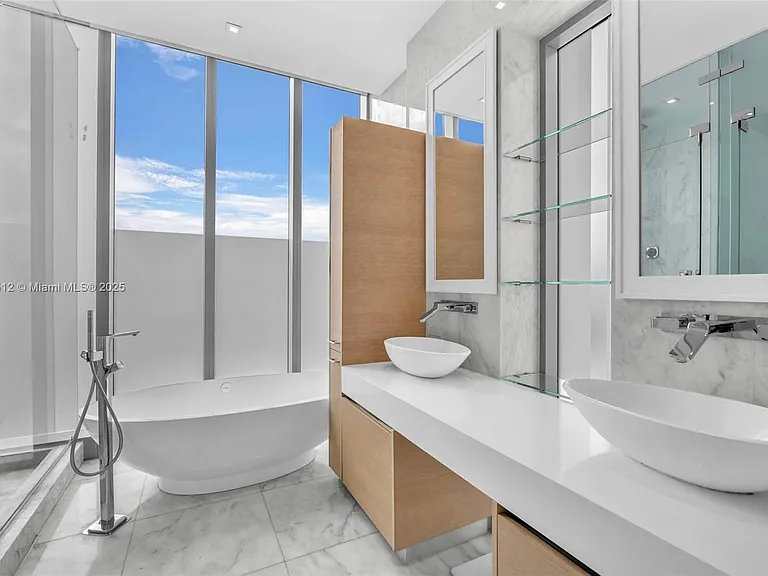 9501 Collins Ave #1 — Photo 36