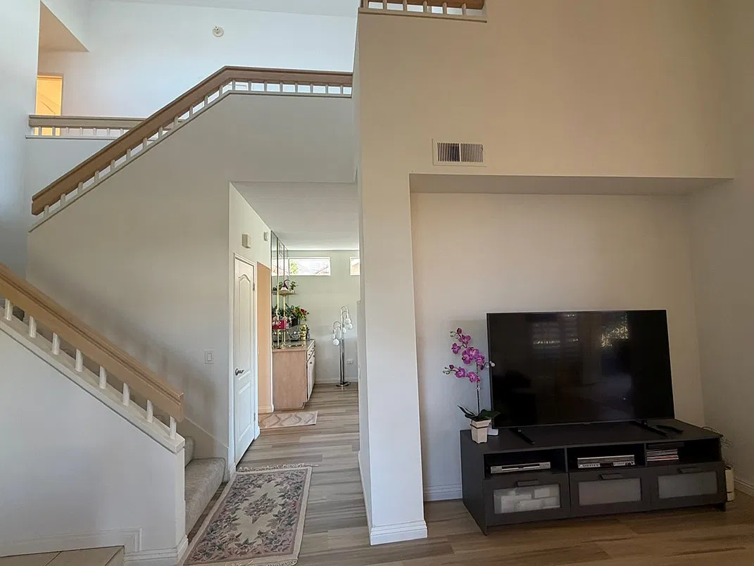 3 bed, 2.5 bath, 2091 sqft, $7,500 — Photo 2