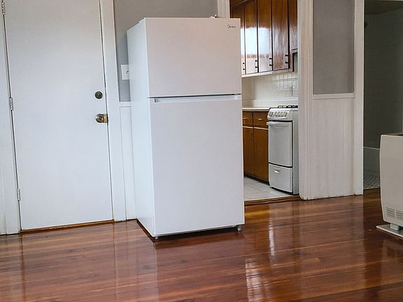 3rd image of 263 Fountain St #3