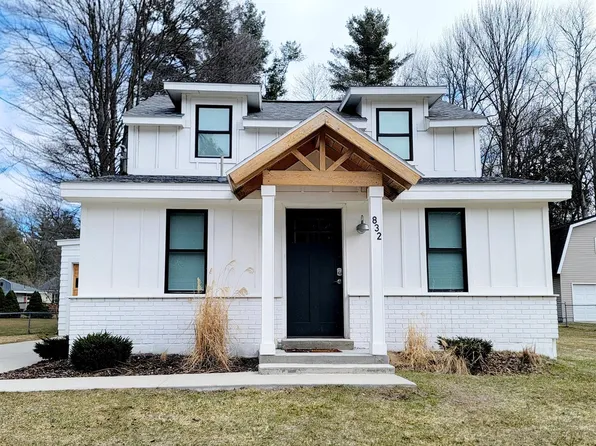 832 Newman St, East Tawas, MI 48730