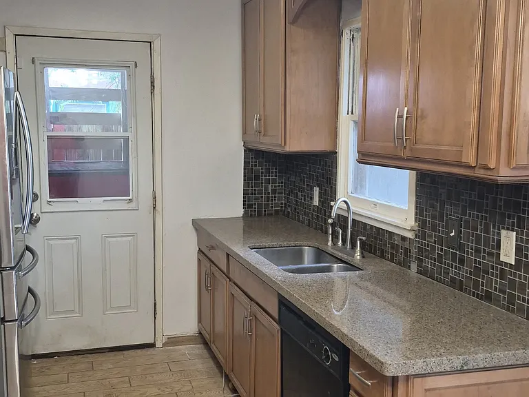835 Utopia Ln — Photo 8