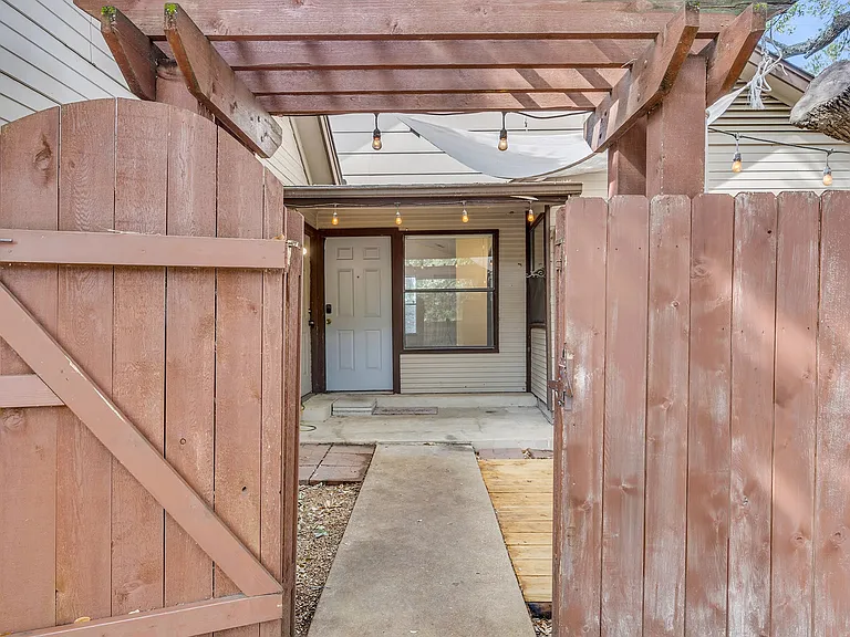 3003 W Slaughter Ln #B — Photo 18
