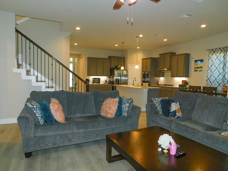 1021 Pitch Pine St — Photo 11
