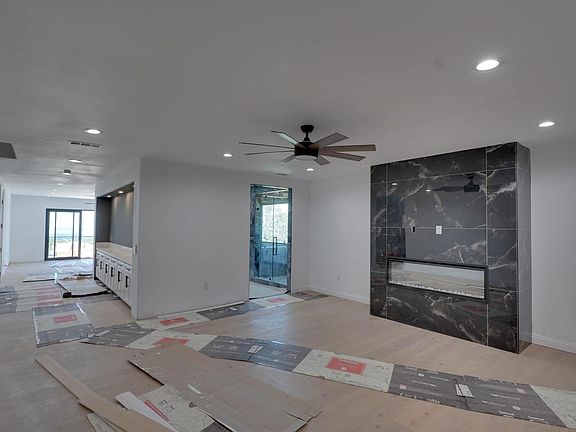 3rd image of 2040 W Green Springs Rd